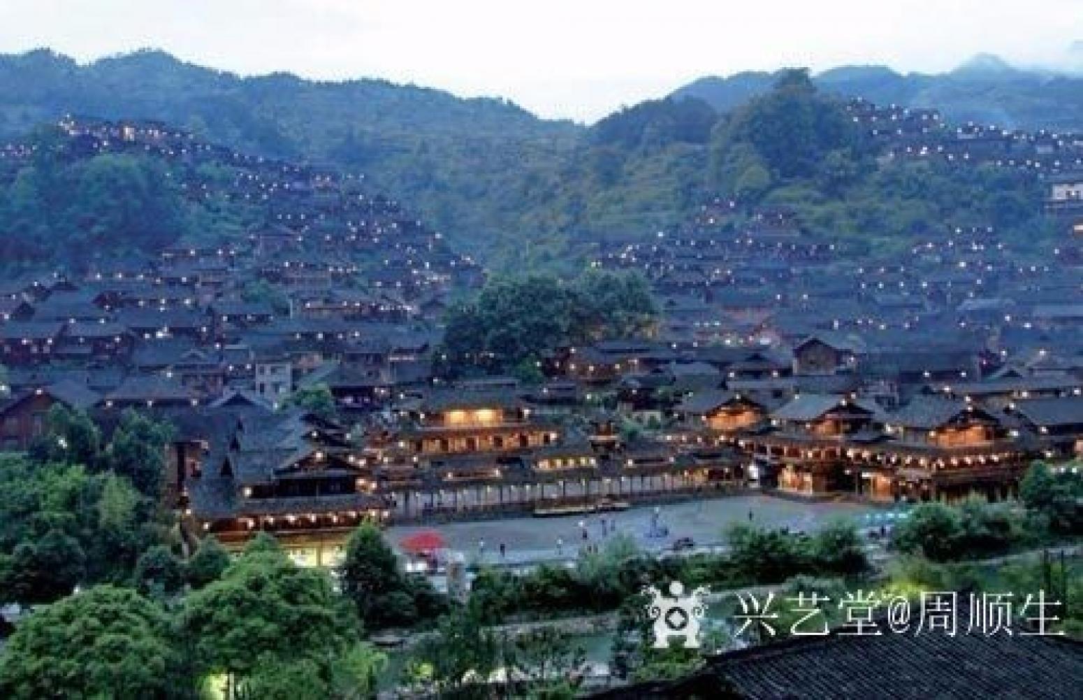 周顺生国画作品《苗寨桃花十里红》【图1】