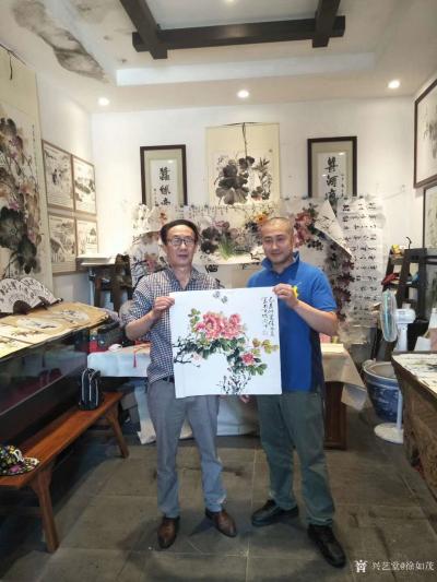 徐如茂日记-小满夏雨绵又绵，闲来静心画牡丹。近期应艺术爱好者要求完成的国画牡丹系列作品《蜂绕【图2】