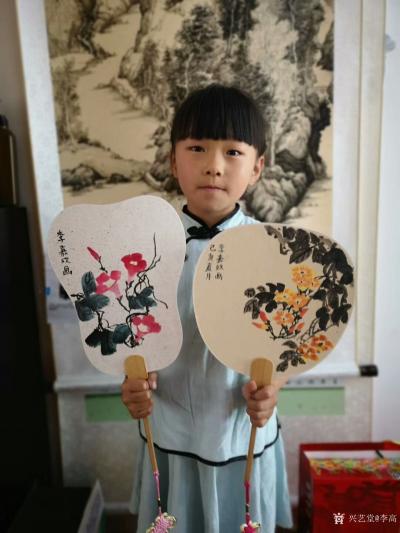 李高收藏-工作室少儿课堂今天体验团扇国画创作，小朋友们最近写的画的进步都挺大！值得欣慰。特【图1】