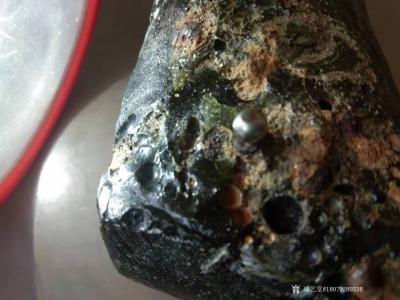 18079289338收藏-亲戚家有一块这个石头，据说是陨石，有懂行的吗？石头含铁和玻璃【图5】