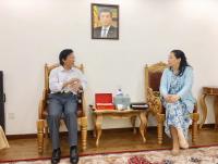 艺术家李尊荣收藏:7月15日拜访吉尔吉斯共和国大使馆：
  非常感谢吉尔吉斯【图3】