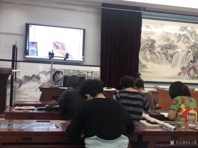 安士胜日记-现代化的美术教育方式：通过多媒体教学仪器，让美术老师能全心地画，学生们都能清晰地【图2】