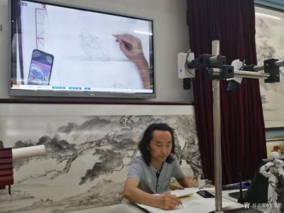 安士胜日记-现代化的美术教育方式：通过多媒体教学仪器，让美术老师能全心地画，学生们都能清晰地【图3】