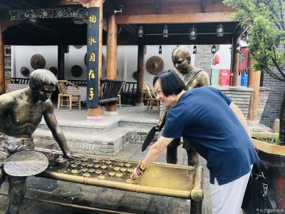 杨牧青日记-故友·古城西安故友相聚思吟
杨牧青
2017.7.18

他乡遇故友
【图6】