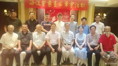 洪志标生活-7月23日参加“海促会第八次两岸书画名家笔会”，与会人员合影留念。 
  前排【图1】