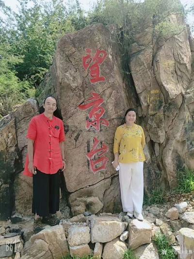 任燕生活-画家任南熹为非凡农庄美女董事长李明霞女士现场挥毫作国画《韵》；
  为原满洲里【图6】