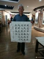 艺术家刘永新生活:龙收书画馆部分书画家进行书法考级。
  5月28日在龙收书【图2】