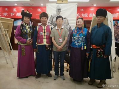 赵国毅收藏-苍天圣地阿拉善一一与著名画家邹立颖老师在贺兰山下阿拉善采风写生。
  “艺术下【图3】