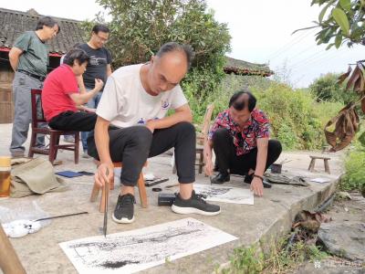 马培童收藏-“千年古寨·高把龙舞”
2019秋季特邀创作写生活动
  为进一步推介、展示【图2】