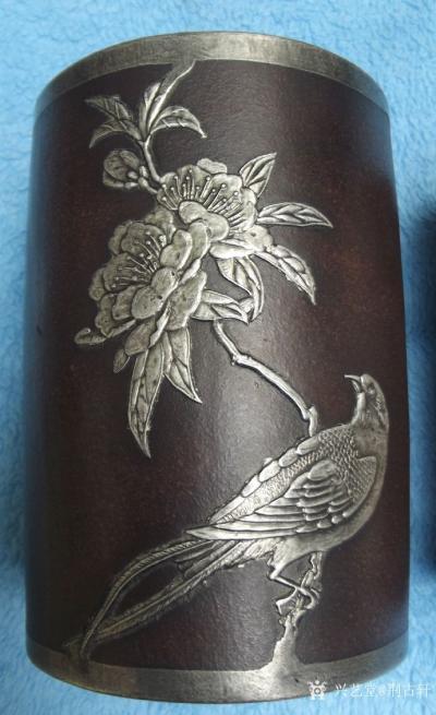 荆古轩收藏-收藏不同规格不同材质不同雕刻不同时期的文房笔筒，此四件笔筒：
  1，晚清紫砂【图1】