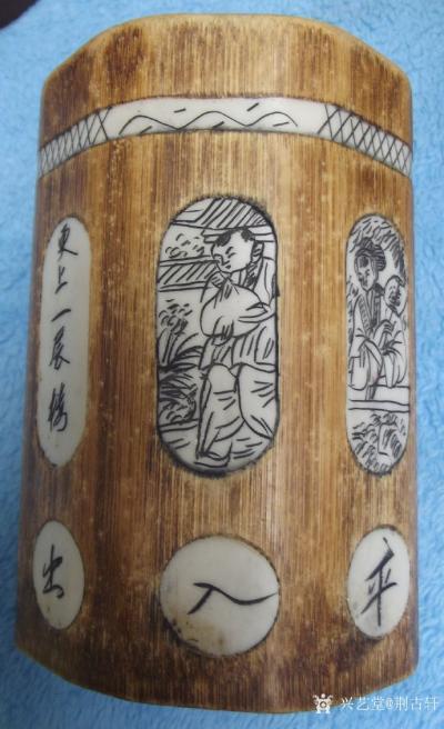 荆古轩收藏-收藏不同规格不同材质不同雕刻不同时期的文房笔筒，此四件笔筒：
  1，晚清紫砂【图2】