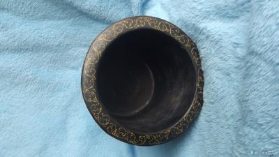 荆古轩收藏-昔日旧藏木器黑地描金人物故事笔筒。此笔筒古朴端庄大气，黑地用描金线绘手法在通体四【图6】