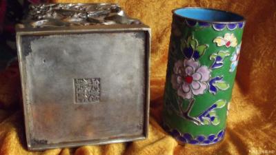 荆古轩收藏-老物件三个1，锡制镀银浮雕花卉笔筒。2，六十年代铜器珐琅彩花卉笔筒。3.晚清民国【图7】