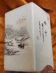荆古轩藏宝-旧藏二个漂亮的瓷器笔筒：1，咏雪四方瓷器山水笔筒。款“许人”【图2】