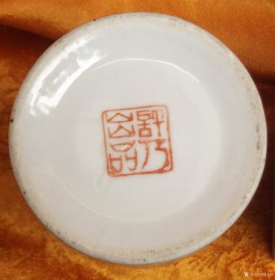 荆古轩收藏-旧藏二个漂亮的瓷器笔筒：1，咏雪四方瓷器山水笔筒。款“许人”2，雪景人物山水瓷器【图6】