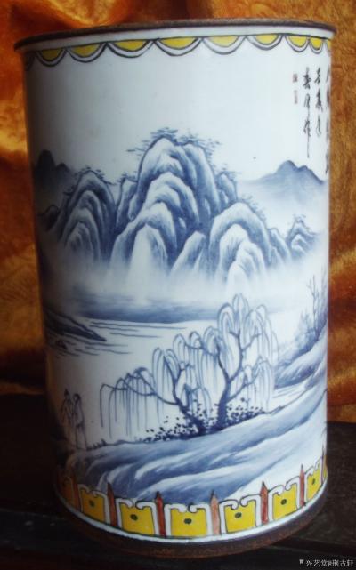 荆古轩收藏-荆门收藏——荆古轩旧藏铜胎珐琅彩笔筒。笔筒自古以来深受书画文人的喜爱。它不仅是书【图2】