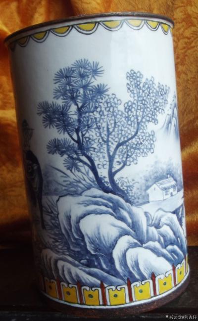 荆古轩收藏-荆门收藏——荆古轩旧藏铜胎珐琅彩笔筒。笔筒自古以来深受书画文人的喜爱。它不仅是书【图3】