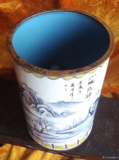 荆古轩收藏-荆门收藏——荆古轩旧藏铜胎珐琅彩笔筒。笔筒自古以来深受书画文人的喜爱。它不仅是书【图4】