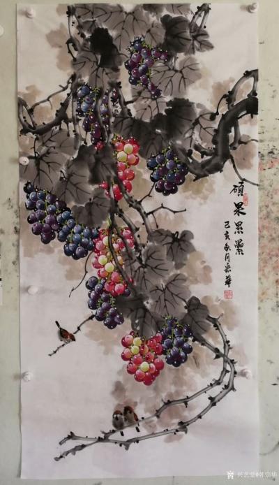 韩宗华日记-国画花鸟画葡萄系列《硕果累累》，葡萄架下配麻雀，动静结合，别有一番生趣。
  【图2】