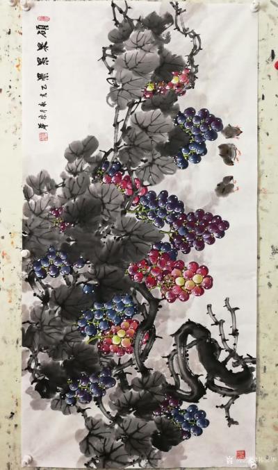 韩宗华日记-国画花鸟画葡萄系列《硕果累累》，葡萄架下配麻雀，动静结合，别有一番生趣。
  【图8】