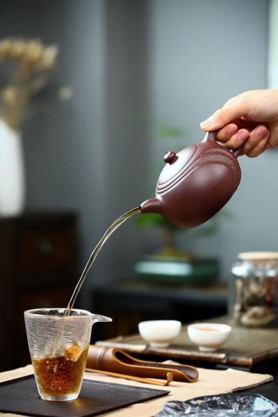 夏沁日记-喝一壶老茶，赏一美画，有春己来，有花如诗，满心欢喜，不胜惬意。【图1】