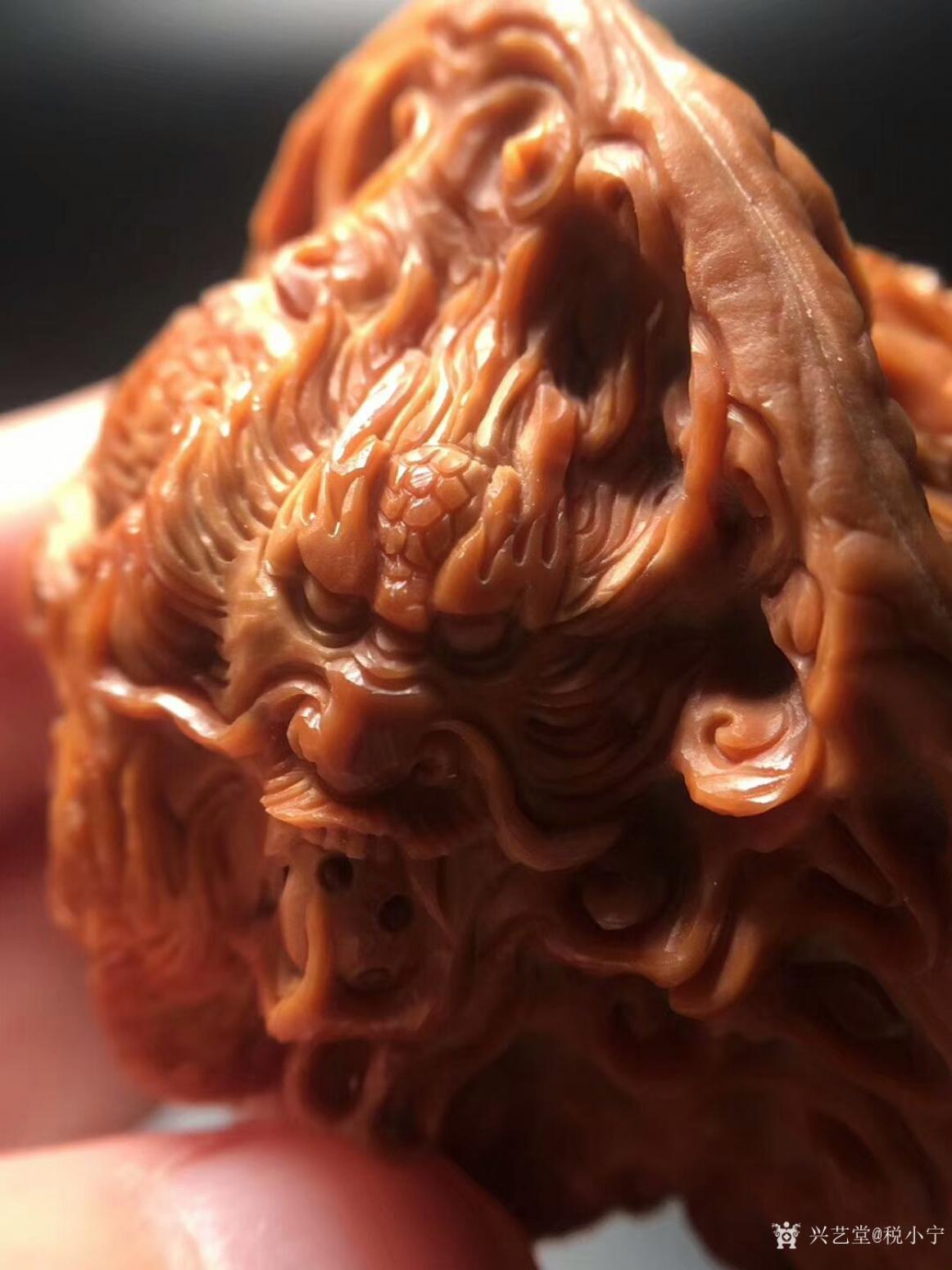 税小宁雕刻作品《核雕-双龙戏珠》【图3】