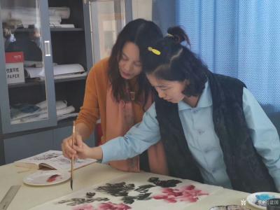 刘建国收藏-12月18日，长白山书画研究院部分书画家，在院长杨春和带领下，前往安宁医院，为患【图2】