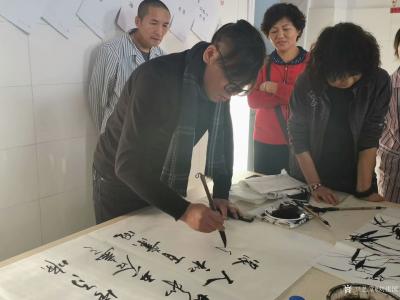 刘建国收藏-12月18日，长白山书画研究院部分书画家，在院长杨春和带领下，前往安宁医院，为患【图3】