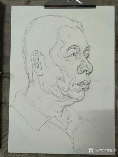 覃莽日记-我的中年男士人物头像素描画法步骤，仅供各位绘画爱好者参考。【图1】