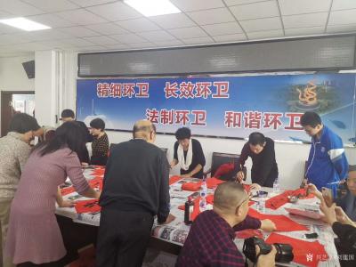 刘建国生活-春节前夕，长白山书画研究院书画家为环卫工人送福，我额外还要送几匹马。【图1】