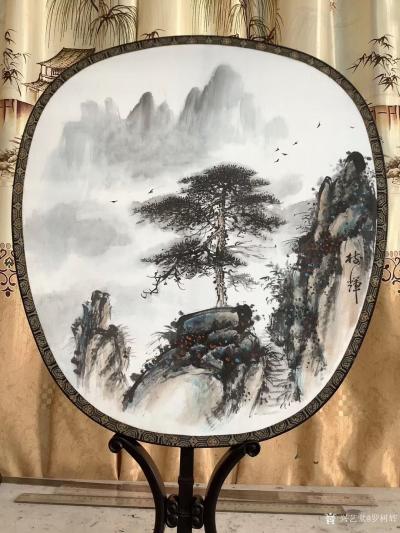 罗树辉收藏-高级绢材团扇国画山水苍松云立，（山水画小品团扇正反两面效果图），请欣赏。【图2】