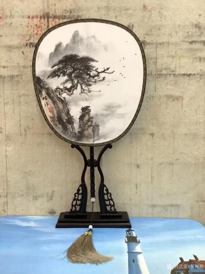 罗树辉收藏-高级绢材团扇国画山水苍松云立，（山水画小品团扇正反两面效果图），请欣赏。【图4】