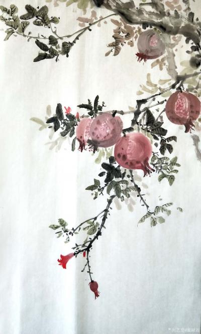 董献省日记-国画花鸟画《山石榴》：
似火山榴映小山，繁中能薄艳中闲。一朵佳人玉钗上，只疑烧【图1】