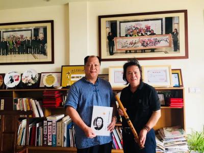 叶仲桥收藏-省委政法系统领导、高级警官吕宏望先生多才多艺，去年秋的时候到我工作室参观考察指导【图6】