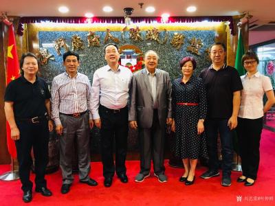 叶仲桥生活-我的国画花鸟画作品【锦上添花】被澳门广府人联谊总会，拥有十八万会员的总会收藏，并【图3】