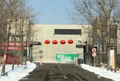 梅丽琼收藏-疫情之下，北京各大艺术区里空荡荡的，寂寥而冷清。
这份沉默，到底是对未知命运的【图5】