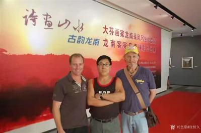 张恒久生活-十年前深圳大芬油画村，一个小破村成了当今鼎鼎大名的艺术村。画家张恒久见证历史。【图1】