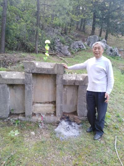 陈祖松生活-清明节祭祖扫墓。【图1】