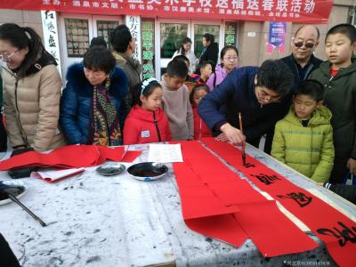 13830147638生活-应邀参加第五届张芝艺术节和昌马国际艺术节的活动照片，送春联活动照片【图3】