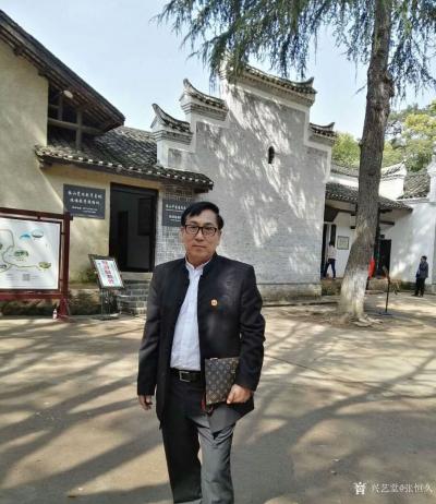 张恒久荣誉-香港华圣堂艺术品有限公司的授权书；鉴于张恒久先生在艺术界的资质和艺术绘画水平，按【图3】