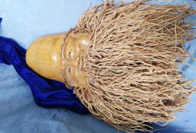 荆古轩收藏-收藏八九十年代的老竹根雕——此人物寿星竹雕工法精到，开脸生动，借用天然的竹根取其【图5】