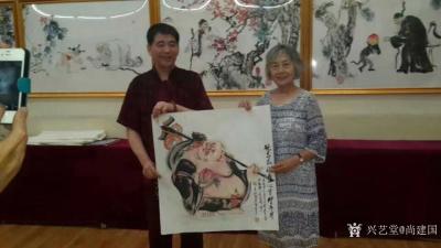 尚建国生活-那日毛主席的生活秘书张玉风造访设在京城香山的“复兴之路”工作室，她老人家观赏字画【图5】