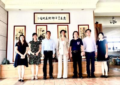 叶仲桥收藏-7月10日中午，一辆挂着意大利国旗的黑色豪华轿车徐徐驶进我家小院楼下停下，在市外【图1】