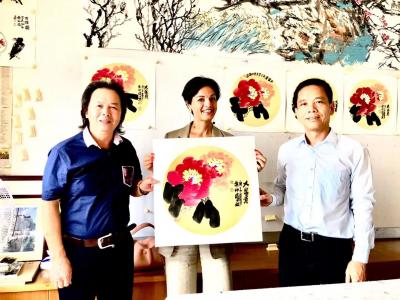 叶仲桥收藏-7月10日中午，一辆挂着意大利国旗的黑色豪华轿车徐徐驶进我家小院楼下停下，在市外【图5】