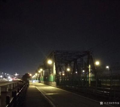 李伟强日记-生活感悟《徒步上瘾》：
 现实生活中，能让人上瘾的，不胜枚举。到公园瞧笼鸟出神【图1】