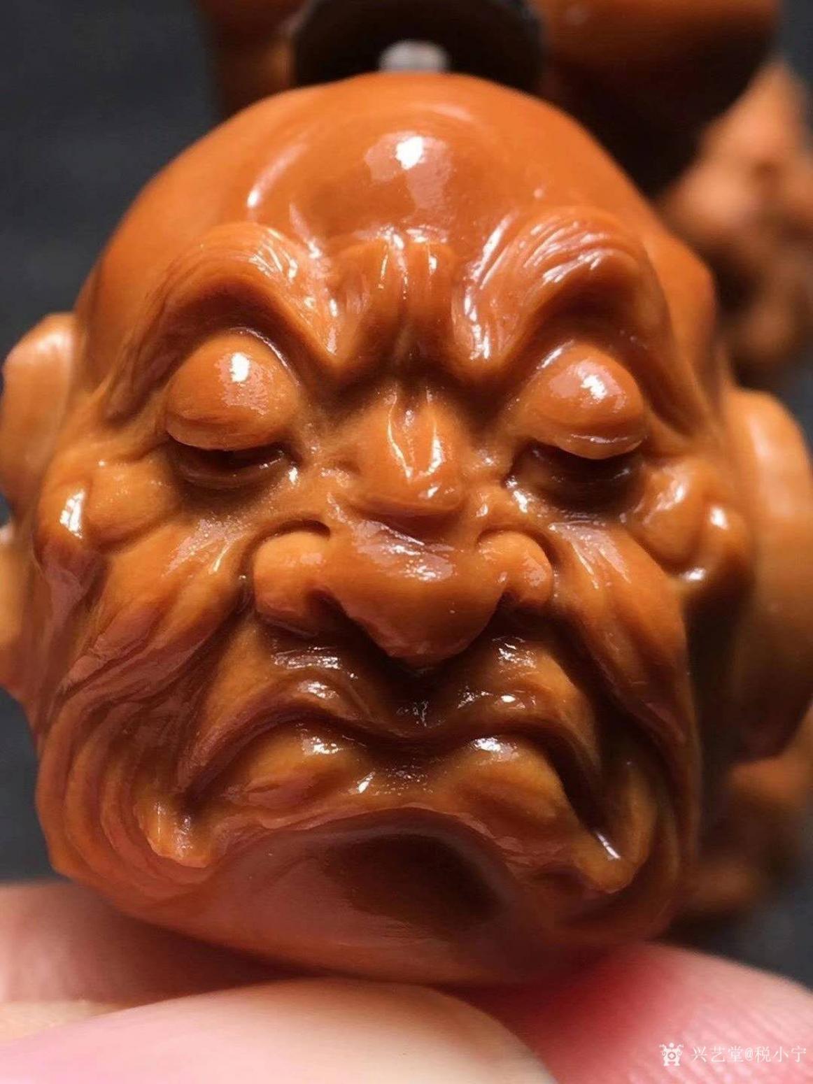 税小宁雕刻作品《核雕-十八罗汉》