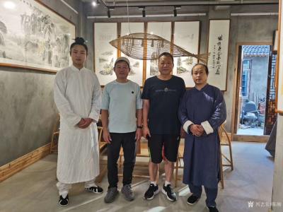 陈刚生活-与武当山集真观玉皇殿七子之子张兴坤道长及其弟子在屿北书院合影留念【图4】