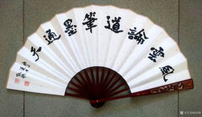 欧凯歌日记-国画梅花扇面《迎春图》，背书《风云论道笔墨通天》；
炎夏画红梅，我法写自由。略【图2】