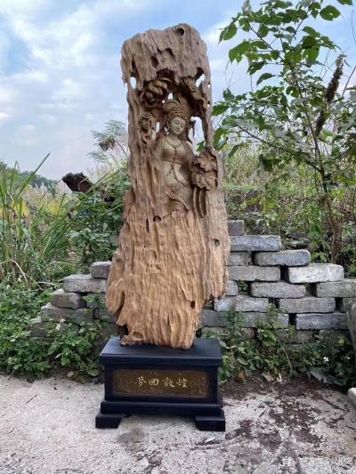 飞黄根艺日记-根雕作品：《梦回敦煌》
材料：金丝楠木 
尺寸：长63CM宽29CM高188【图2】