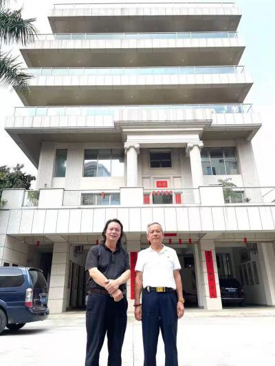 叶仲桥收藏-集军人、商界、政界、收藏大家于一体的澳门爱国人士曾总日前再次参观我的工作室，对我【图2】